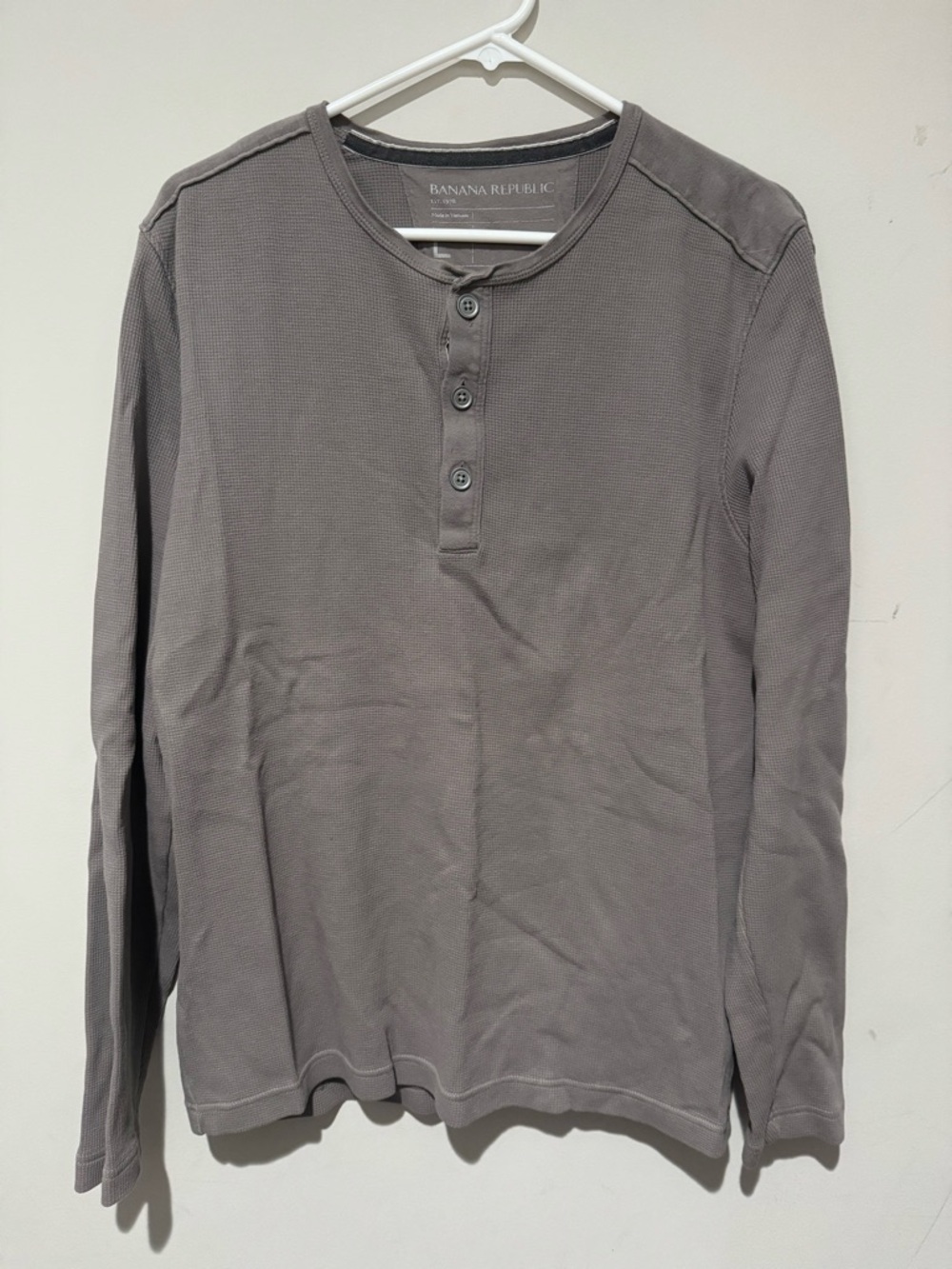 Banana Republic Men’s Gray Long-Sleeve Henley